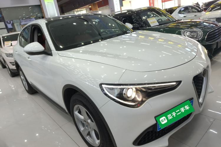 Used Alfa Romeo Stelvio 2017 2.0T 200HP Elite Edition Front Right 45 Deg