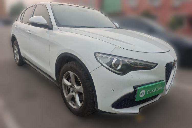 Used Alfa Romeo Stelvio 2017 2.0T 200HP Elite Edition Front Right 45 Deg