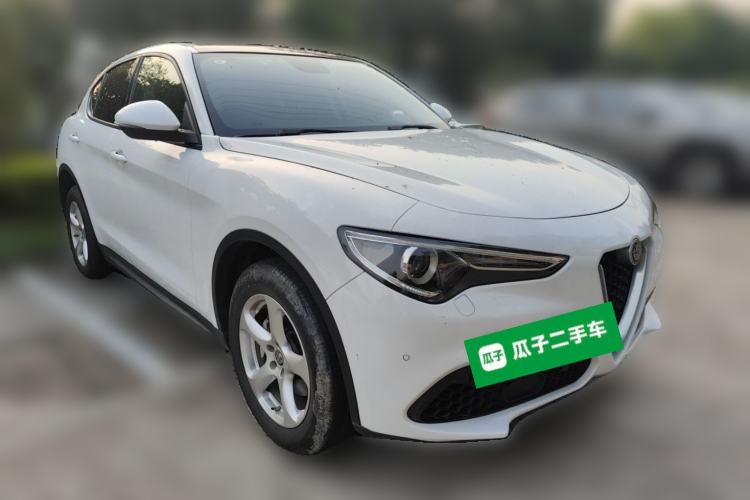 Used Alfa Romeo Stelvio 2017 2.0T 200HP Elite Edition Front Right 45 Deg
