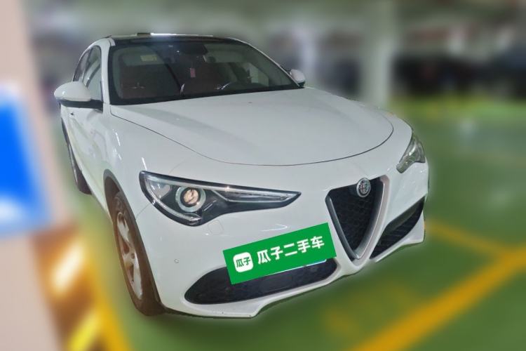 Used Alfa Romeo Stelvio 2017 2.0T 200HP Elite Edition Front Right 45 Deg