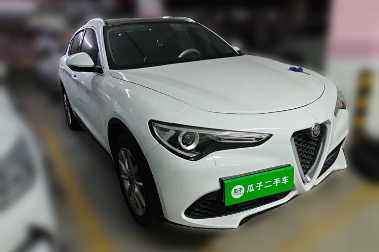 Used Alfa Romeo Stelvio 2017 2.0T 200HP Luxury Edition Front Right 45 Deg