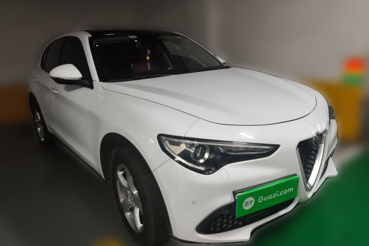 Used Alfa Romeo Stelvio 2017 2.0T 200HP Elite Edition Front Right 45 Deg