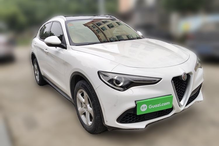 Used Alfa Romeo Stelvio 2017 2.0T 200HP Elite Edition Front Right 45 Deg