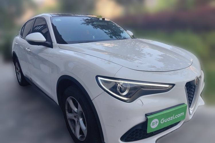 Used Alfa Romeo Stelvio 2017 2.0T 200HP Elite Edition Front Right 45 Deg