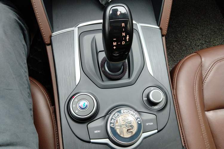 Used Alfa Romeo Stelvio 2017 2.0T 200HP Elite Edition Gear Lever