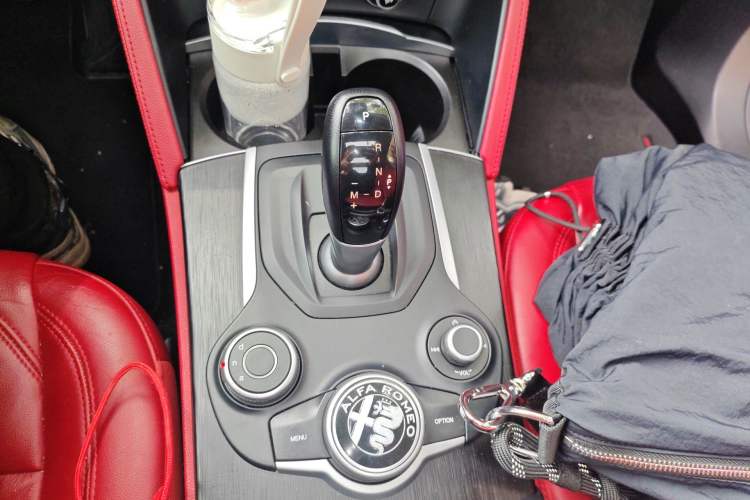 Used Alfa Romeo Stelvio 2017 2.0T 200HP Luxury Edition Gear Lever