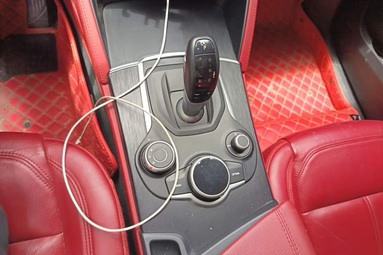 Used Alfa Romeo Stelvio 2017 2.0T 200HP Elite Edition Gear Lever