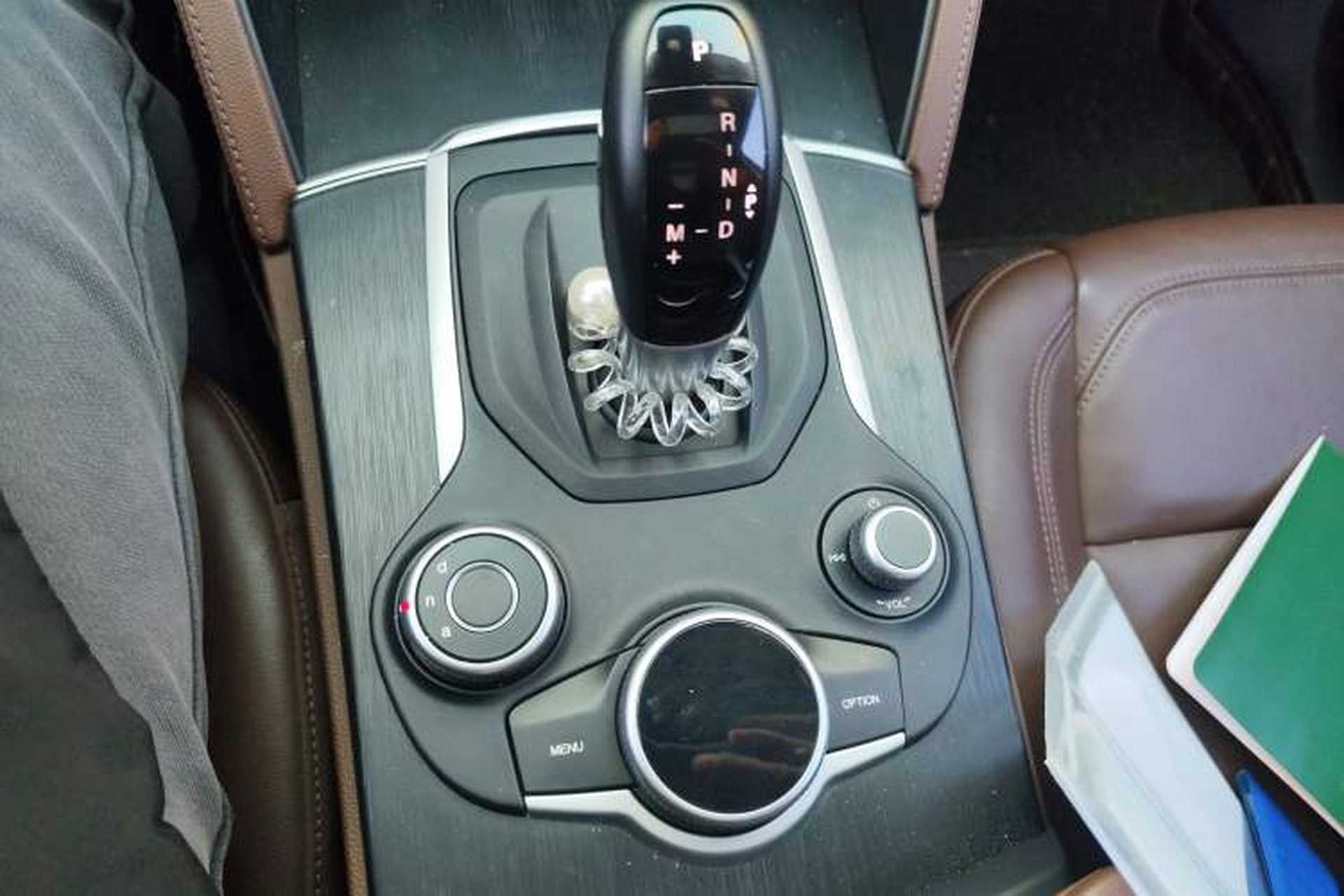 Used Alfa Romeo Stelvio 2017 2.0T 200HP Luxury Edition Gear Lever