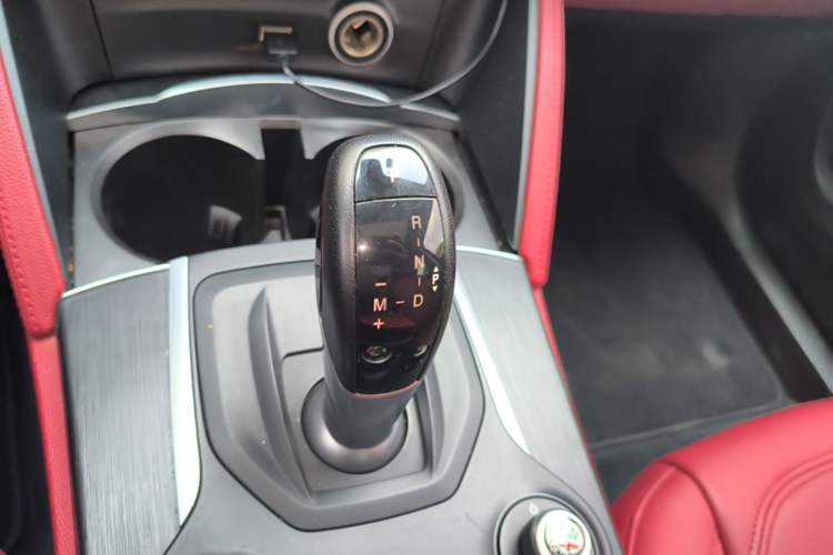 Used Alfa Romeo Stelvio 2017 2.0T 200HP Elite Edition Gear Lever