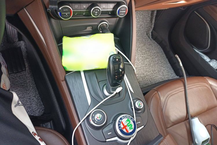Used Alfa Romeo Stelvio 2017 2.0T 200HP Elite Edition Gear Lever