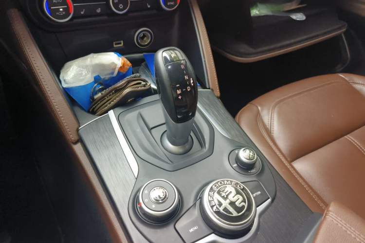 Used Alfa Romeo Stelvio 2017 2.0T 200HP Elite Edition Gear Lever