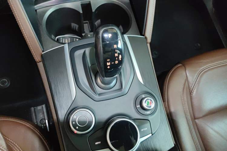Used Alfa Romeo Stelvio 2017 2.0T 280HP Luxury Edition Gear Lever