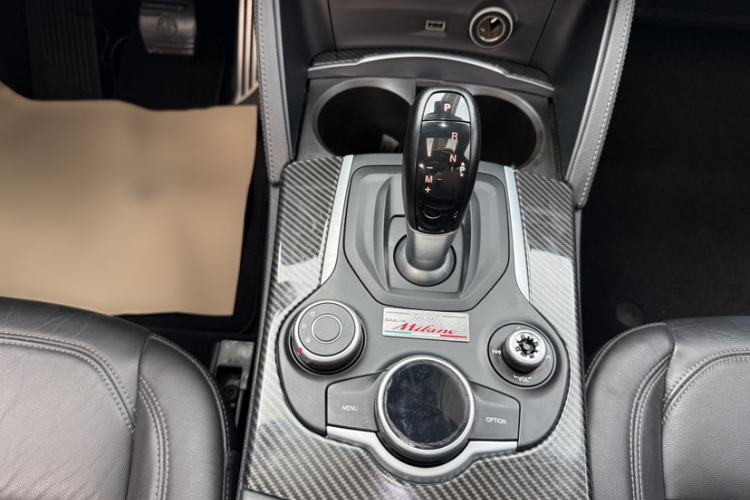Used Alfa Romeo Stelvio 2017 2.0T 200HP Luxury Edition Gear Lever