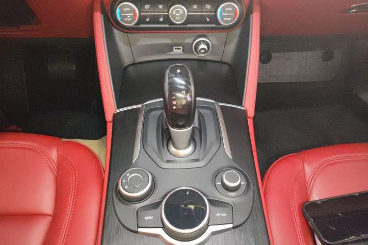 Used Alfa Romeo Stelvio 2017 2.0T 200HP Luxury Edition Gear Lever
