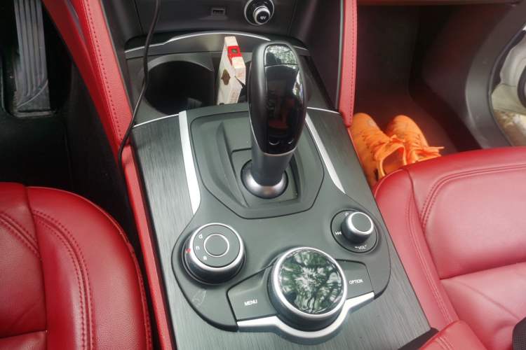 Used Alfa Romeo Stelvio 2017 2.0T 280HP Luxury Edition Gear Lever
