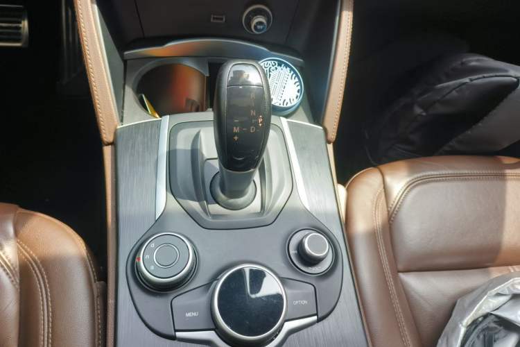 Used Alfa Romeo Stelvio 2017 2.0T 200HP Elite Edition Gear Lever