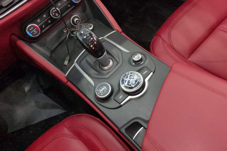 Used Alfa Romeo Stelvio 2017 2.0T 200HP Elite Edition Gear Lever