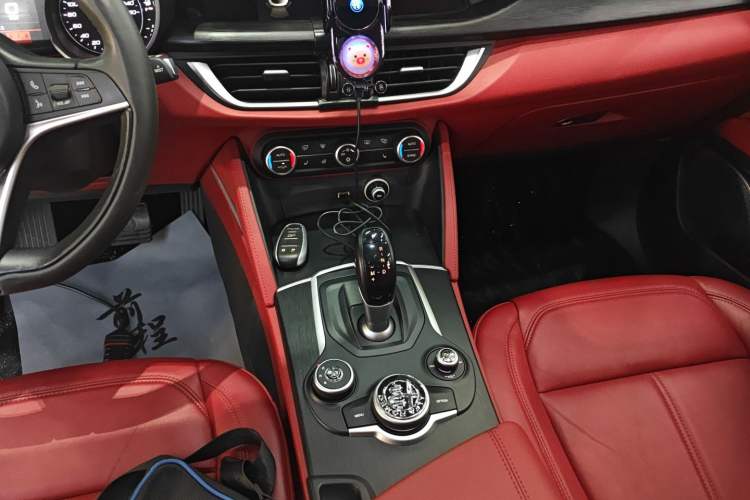 Used Alfa Romeo Stelvio 2017 2.0T 200HP Elite Edition Gear Lever