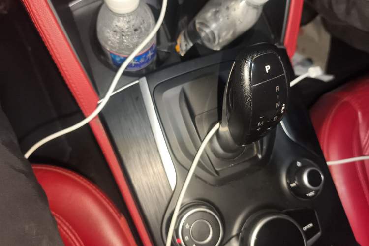 Used Alfa Romeo Stelvio 2017 2.0T 200HP Elite Edition Gear Lever
