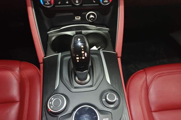 Used Alfa Romeo Stelvio 2017 2.0T 200HP Elite Edition Gear Lever