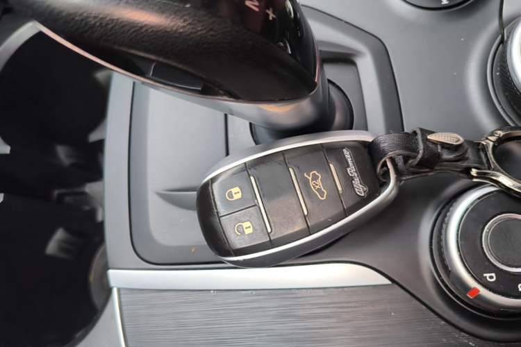 Used Alfa Romeo Stelvio 2017 2.0T 200HP Elite Edition Interior 1
