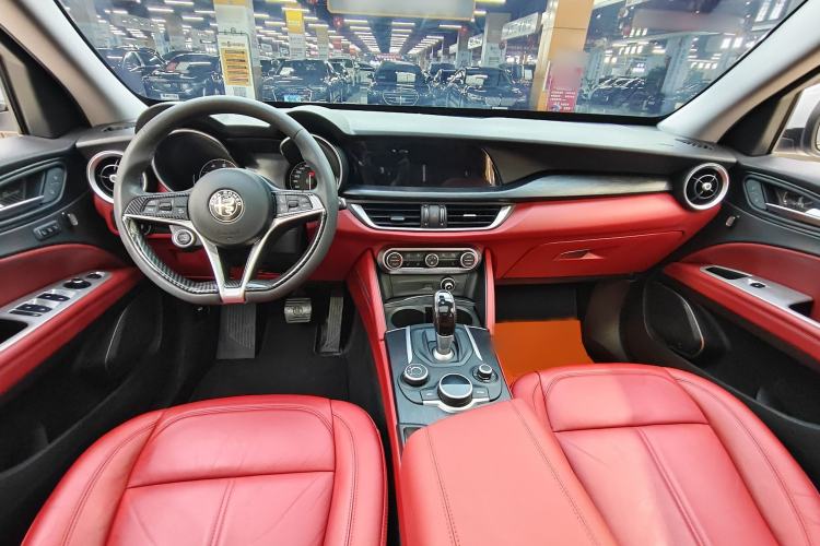 Used Alfa Romeo Stelvio 2017 2.0T 200HP Elite Edition Interior 1