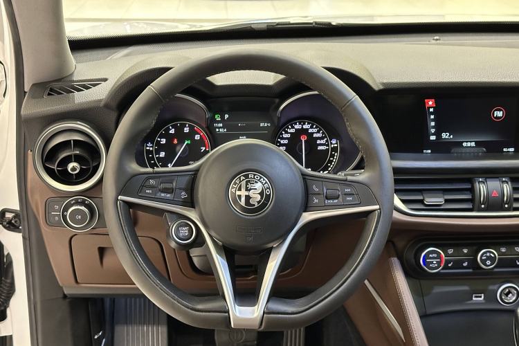 Used Alfa Romeo Stelvio 2017 2.0T 200HP Luxury Edition Interior 1