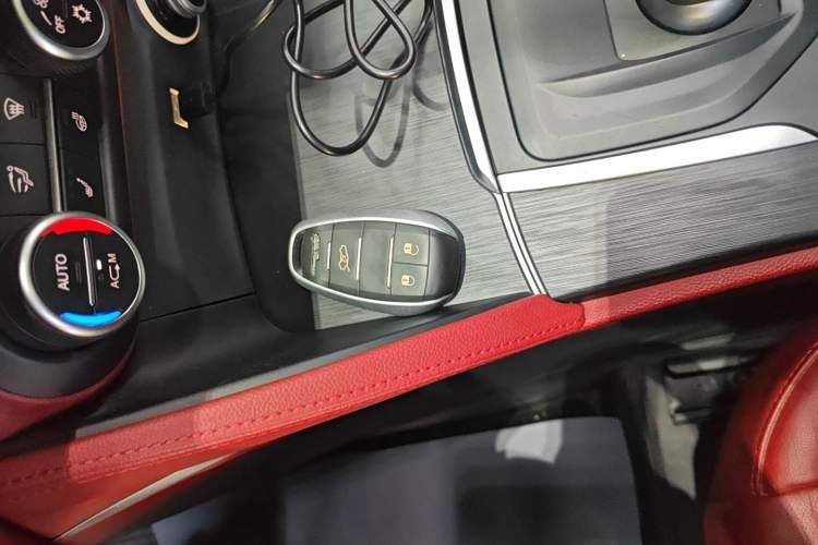 Used Alfa Romeo Stelvio 2017 2.0T 200HP Elite Edition Interior 1