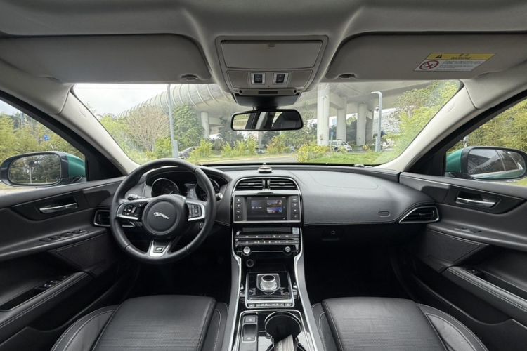 Used Alfa Romeo Stelvio 2017 2.0T 280HP Luxury Edition Interior 11
