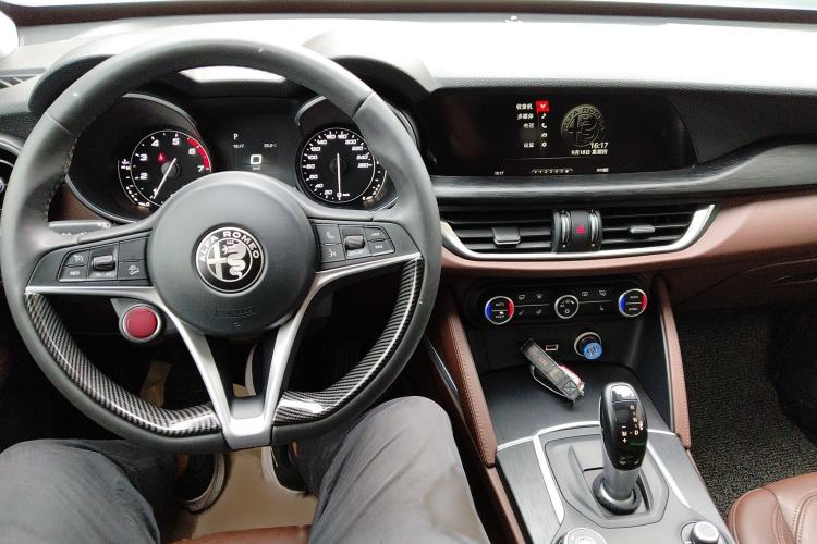 Used Alfa Romeo Stelvio 2017 2.0T 200HP Elite Edition Interior 2