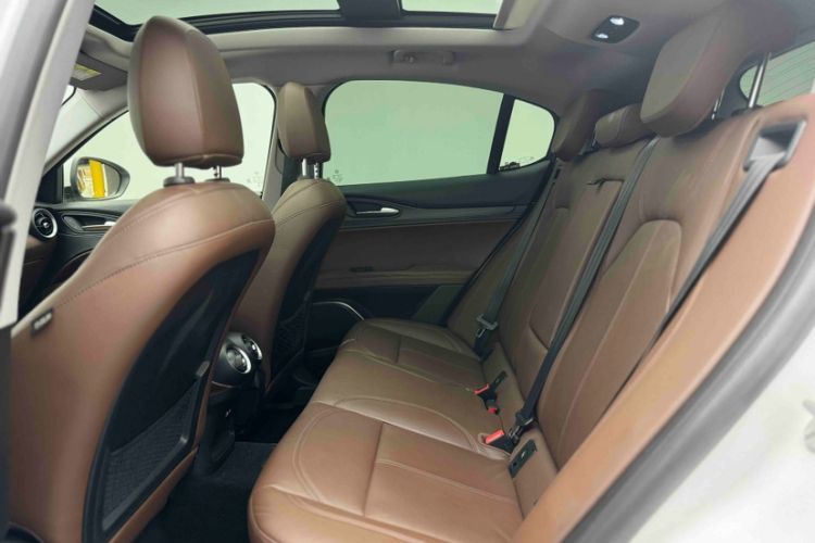 Used Alfa Romeo Stelvio 2017 2.0T 200HP Elite Edition Interior 2