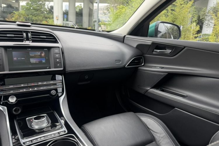 Used Alfa Romeo Stelvio 2017 2.0T 280HP Luxury Edition Interior 2