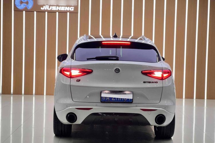 Used Alfa Romeo Stelvio 2017 2.0T 200HP Luxury Edition Interior 2