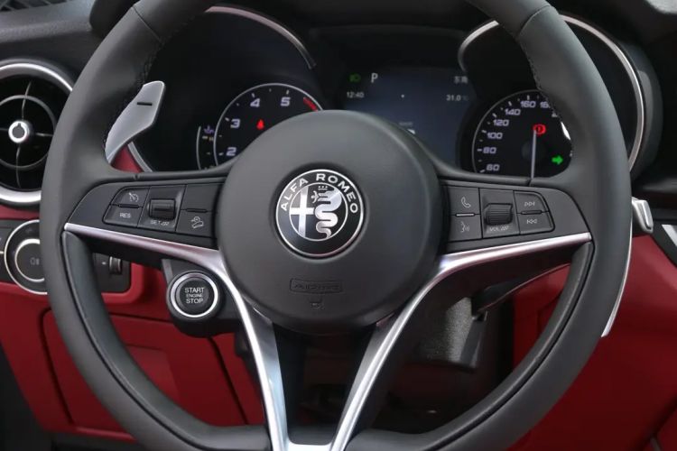 Used Alfa Romeo Stelvio 2017 2.0T 280HP Luxury Edition Interior 3