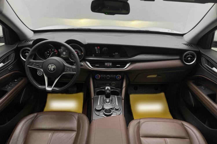 Used Alfa Romeo Stelvio 2017 2.0T 200HP Elite Edition Interior 3
