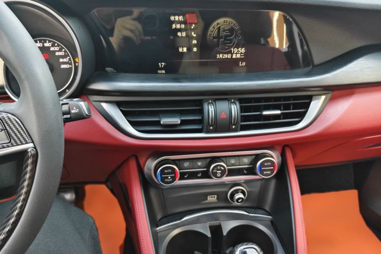 Used Alfa Romeo Stelvio 2017 2.0T 200HP Elite Edition Interior 3