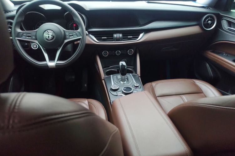 Used Alfa Romeo Stelvio 2017 2.0T 200HP Elite Edition Interior 3