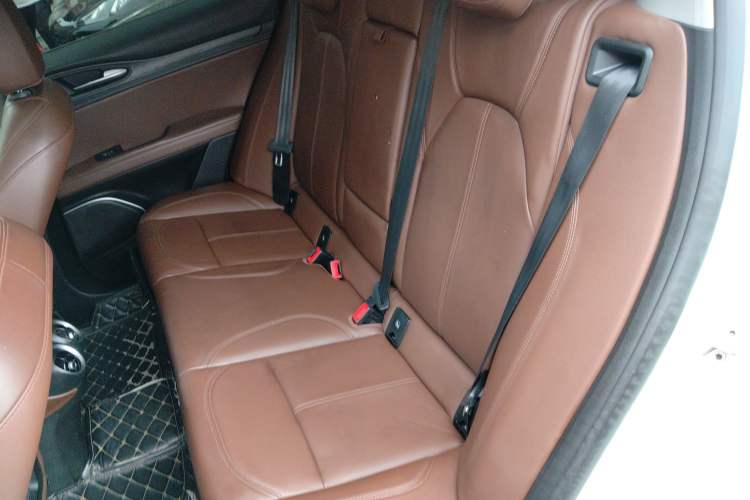 Used Alfa Romeo Stelvio 2017 2.0T 200HP Elite Edition Interior 4