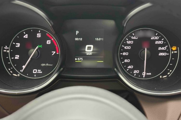 Used Alfa Romeo Stelvio 2017 2.0T 200HP Elite Edition Interior 4