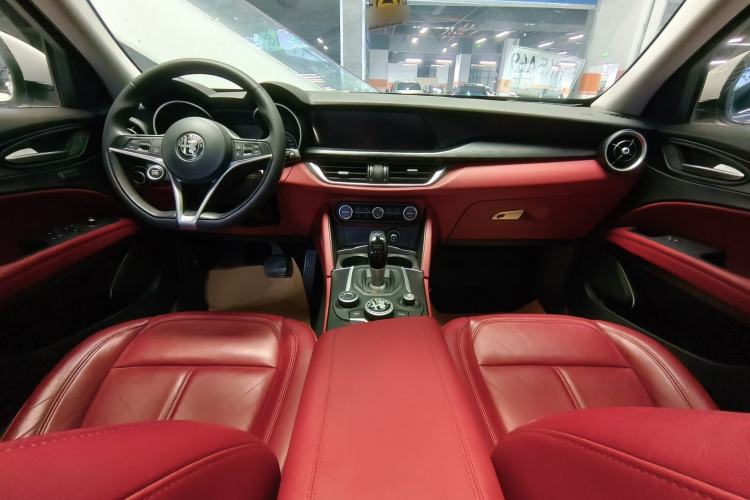 Used Alfa Romeo Stelvio 2017 2.0T 200HP Elite Edition Interior 5