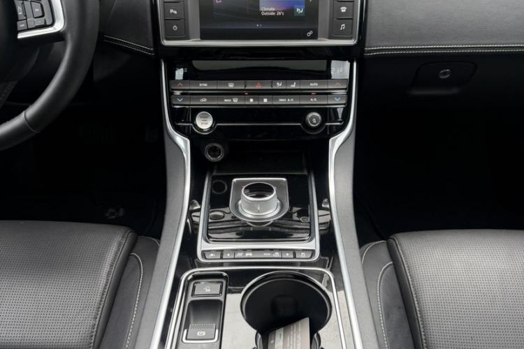 Used Alfa Romeo Stelvio 2017 2.0T 280HP Luxury Edition Interior 5