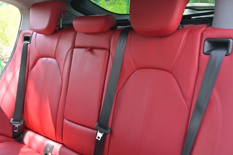 Used Alfa Romeo Stelvio 2017 2.0T 280HP Luxury Edition Interior 6