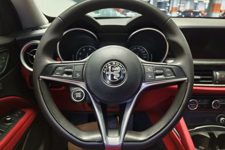 Used Alfa Romeo Stelvio 2017 2.0T 200HP Elite Edition Interior 6