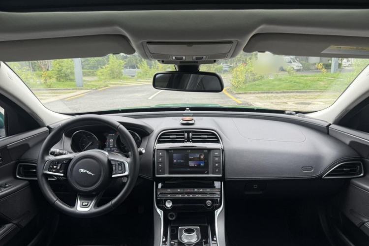 Used Alfa Romeo Stelvio 2017 2.0T 280HP Luxury Edition Interior 6