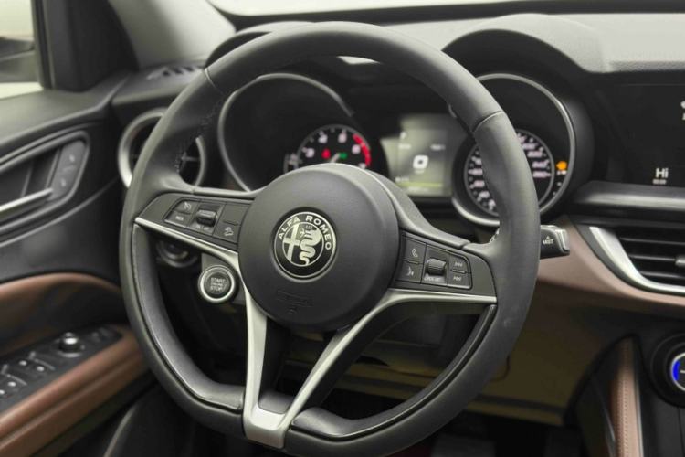Used Alfa Romeo Stelvio 2017 2.0T 200HP Elite Edition Interior 7