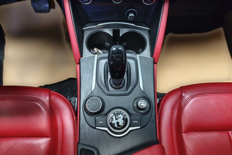 Used Alfa Romeo Stelvio 2017 2.0T 200HP Elite Edition Interior 9