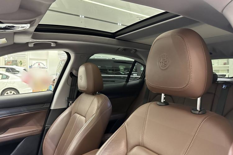Used Alfa Romeo Stelvio 2017 2.0T 200HP Luxury Edition Interior 9