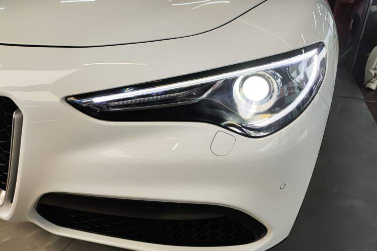Used Alfa Romeo Stelvio 2017 2.0T 200HP Luxury Edition Left Front Headlight