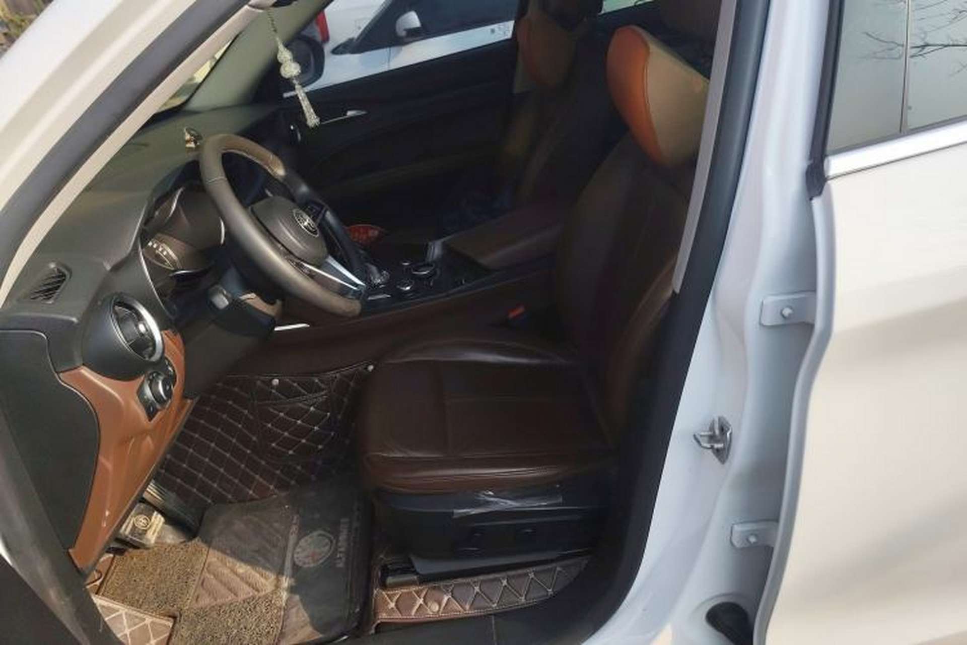 Used Alfa Romeo Stelvio 2017 2.0T 200HP Luxury Edition Left Front Seat