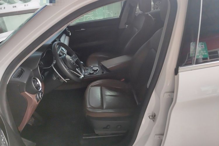 Used Alfa Romeo Stelvio 2017 2.0T 280HP Luxury Edition Left Front Seat
